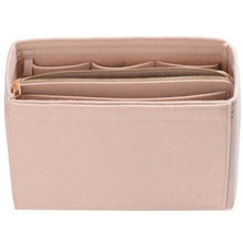 Afbeelding in Gallery-weergave laden, Cosmetic &amp; Toiletry Bags
